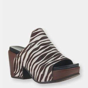 Naked Feet Corinth 2 Zebra Print size 8 NIB